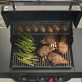 Weber Genesis E-330WR Stealth Edition – premium klasės dujinis grilis su sukamo iešmo sistema