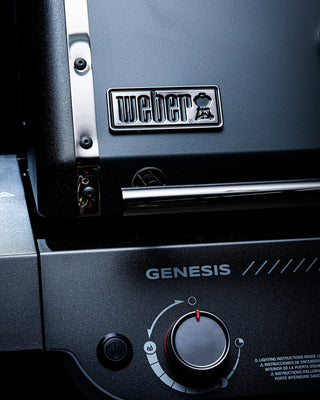 Weber Genesis E-330WR Stealth Edition – premium klasės dujinis grilis su sukamo iešmo sistema