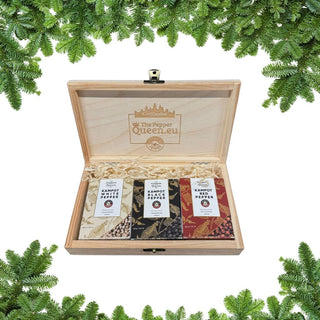 Kampoto pipirų dovanų rinkinys medinėje dėžutėje – baltieji, raudonieji ir juodieji pipirai